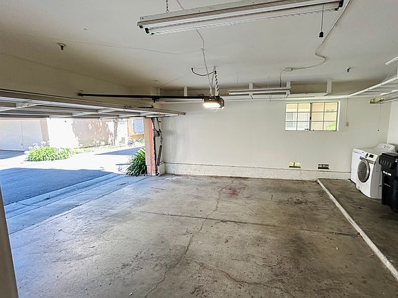 2 CAR GARAGE
