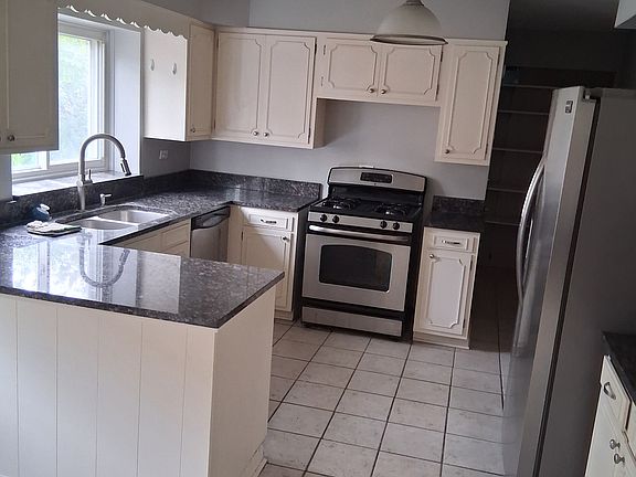 5th image of 2627 W Estes Ave APT 1