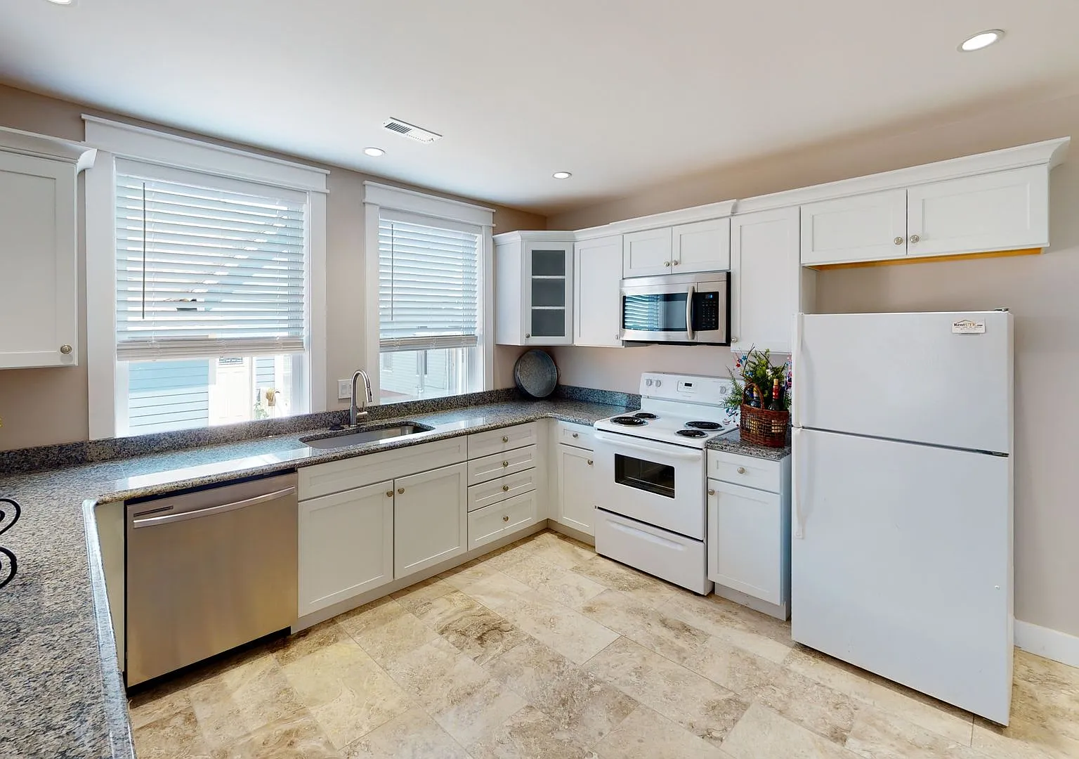 Waitlist for Aug2027Jul2028 Now Open! |7BR/4BA Fort Sanders Home | Walk to UTK | Knoxville Off-Ca... — Photo 1