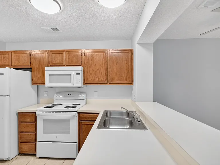 8471 Yadkin Cir #F — Photo 5