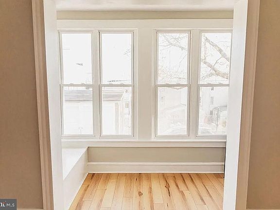 5th image of 102 Yarnell St