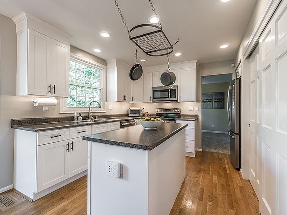 5th image of 3292 Woodlyn Hills Dr