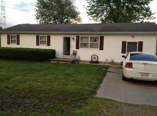 3 Mitchell Dr, Wayne City, IL 62895