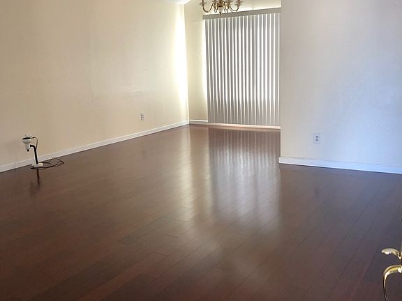 5th image of 245 Sheffield Way #10041