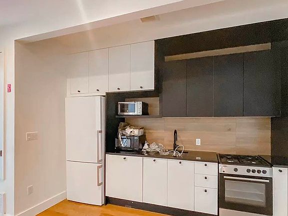 5th image of 402 Cornelia St #4A
