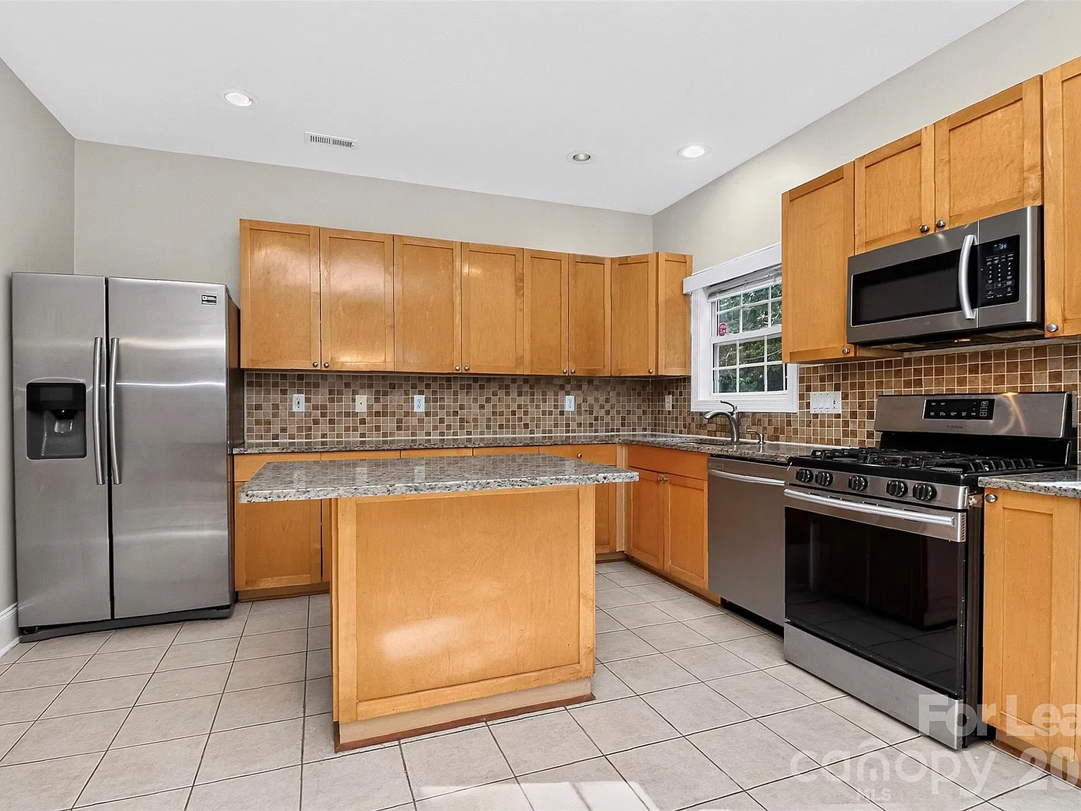 3 bed, 2.5 bath, 1924 sqft, $2,200 — Photo 4