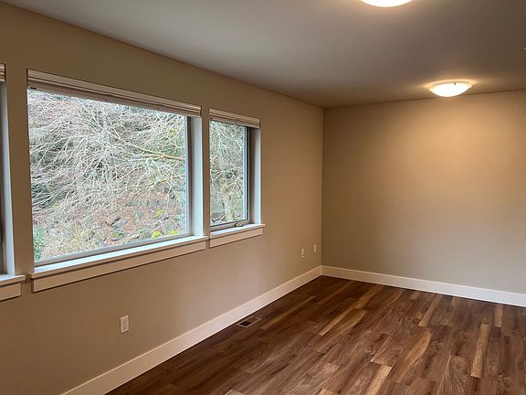 5th image of 6121 NE 195th Pl