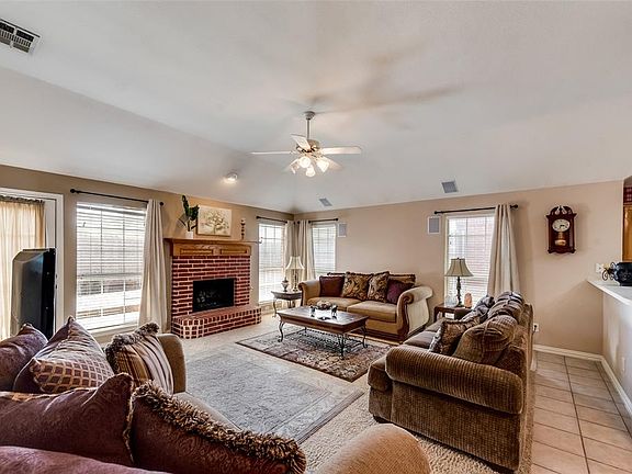 4th image of 2156 Chapman Dr