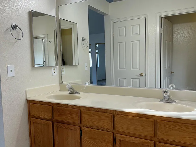 418 Kinsmill Ct — Photo 38