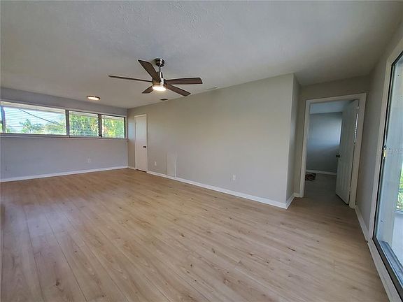 2nd image of 3075 Los Altos Dr APT E
