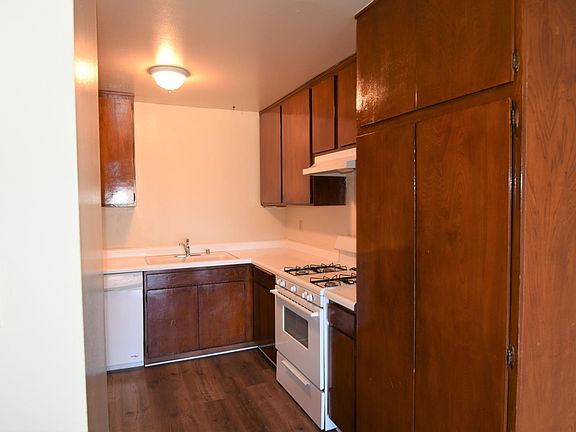 3rd image of 518 E Cypress St APT 10