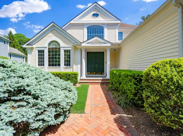 21 Gracewood Drive, Manhasset, NY 11030