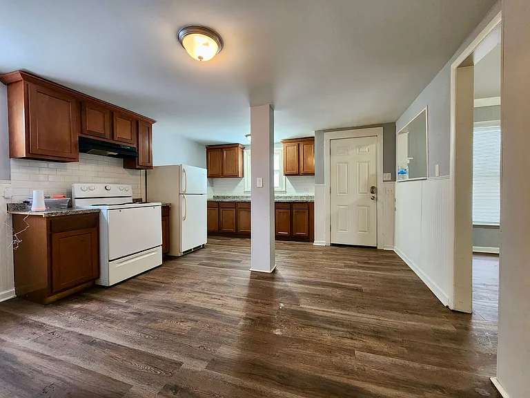 670 Garson Ave — Photo 1