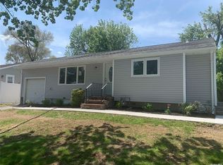 45 Calvert Ave, Commack, NY 11725