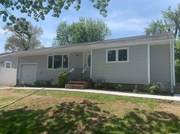 45 Calvert Avenue, Commack, NY 11725