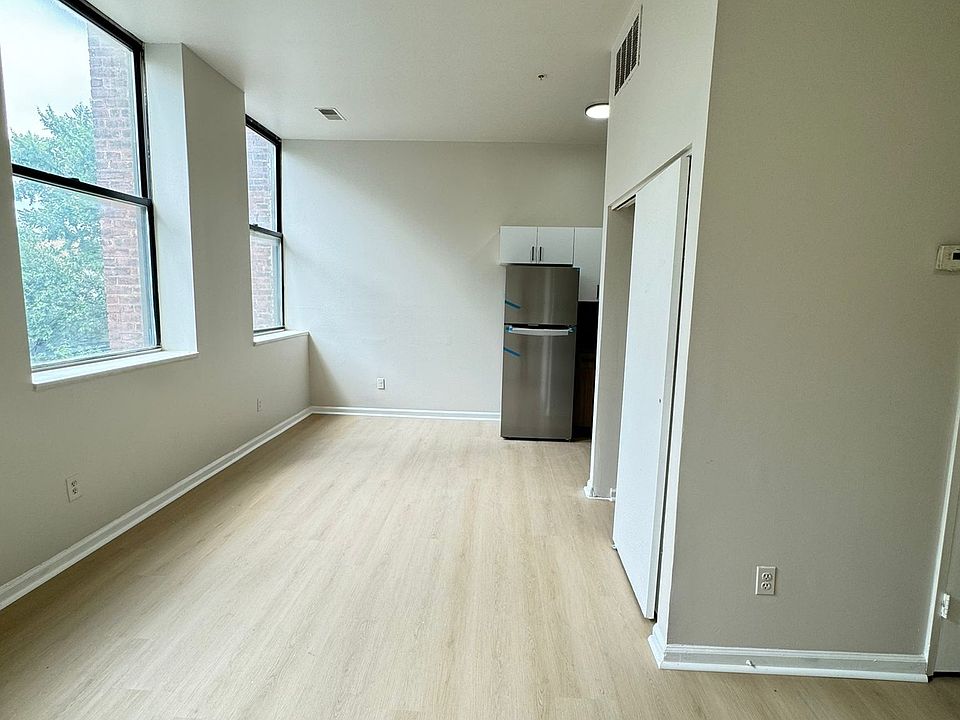 2nd image of 355 Hamilton Ave #17