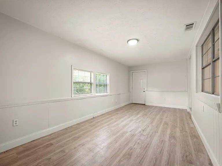 7903 New Kings Rd — Photo 18