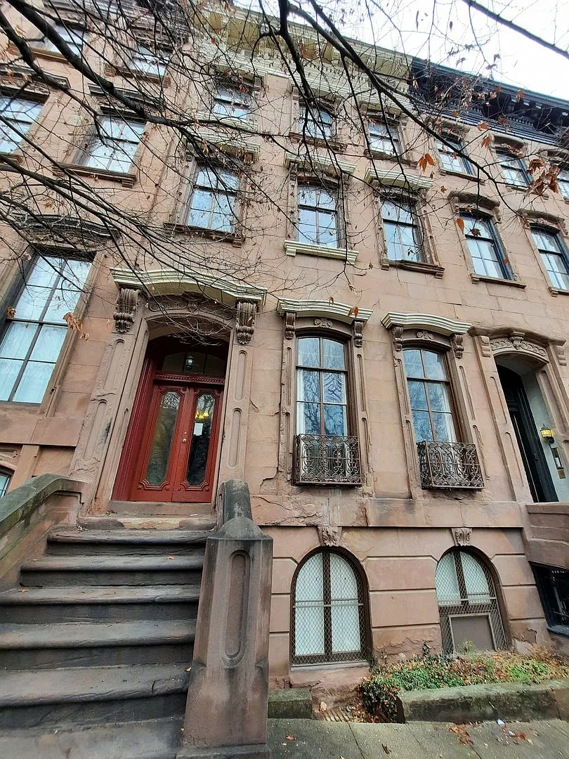 22 E Mt Vernon Place — Photo 3