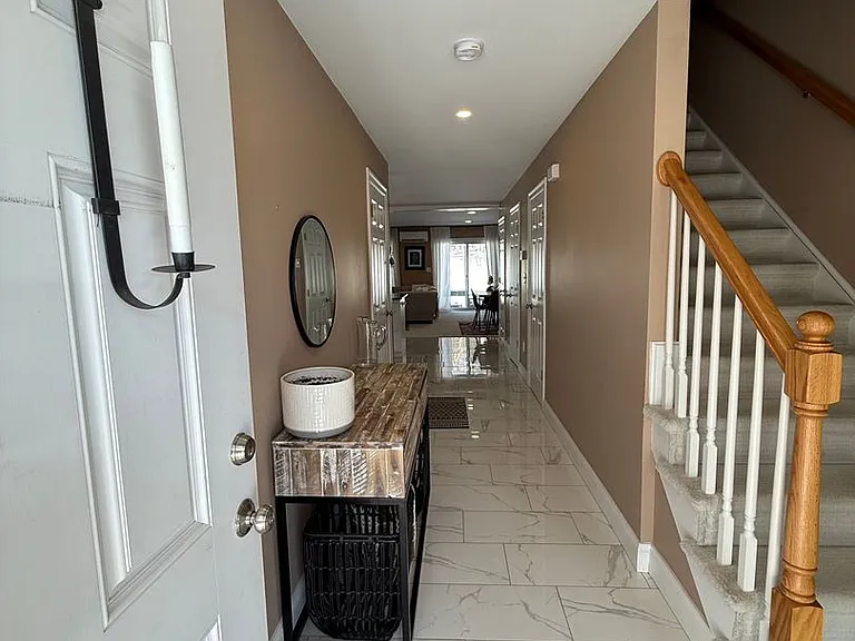 1325 Meriden Ave #A & B — Photo 2