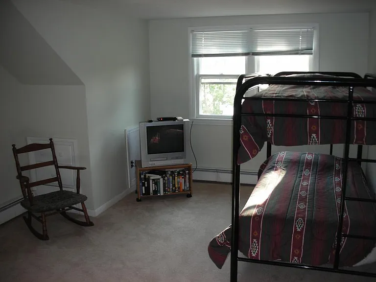 Second floor quenn and bunk beds
