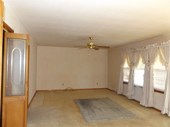 5th image of 109 Lamb Dr