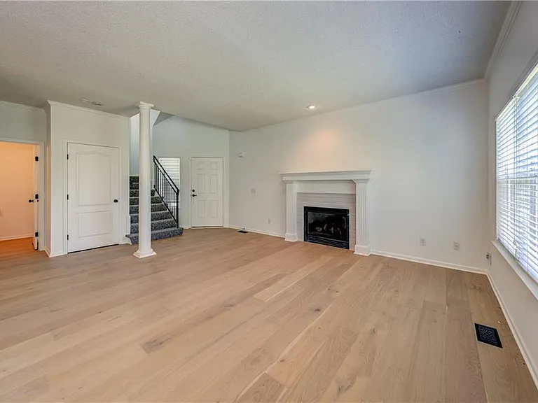 15922 W 91st Ter — Photo 4