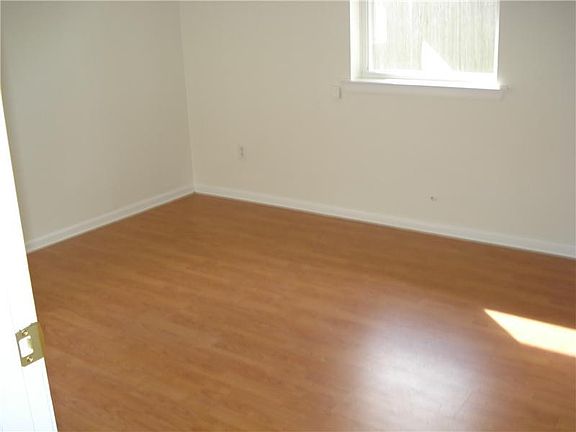 4th image of 2545 Roosevelt Blvd