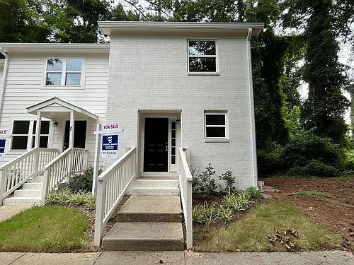 212 N Peartree Ln #G Photo 1