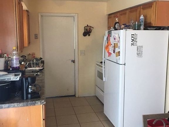 3rd image of 444 Palm Dr