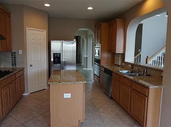 3rd image of 1200 Glencoe Dr
