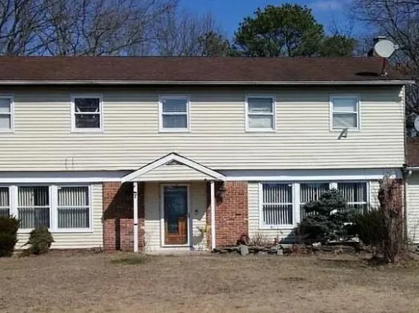 7 Groton Lane, Coram, NY 11727