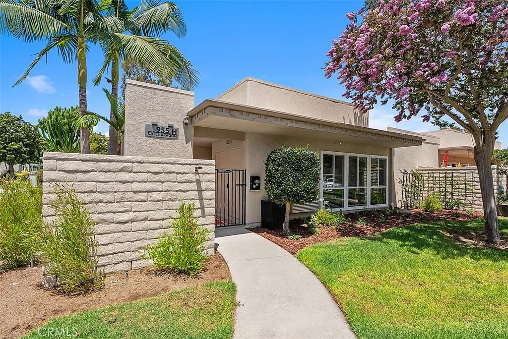 1 bed, 866 sqft, $2,995 — Photo 2