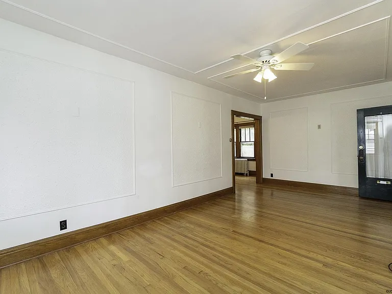 110 Hollywood Ave #1 — Photo 26