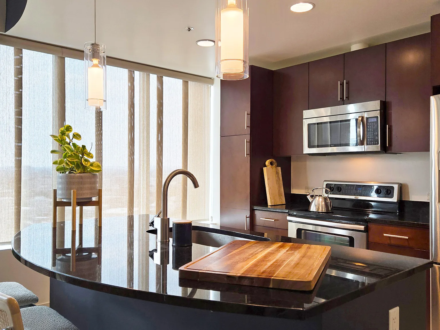 1 bed, 926 sqft, $2,950 — Photo 4