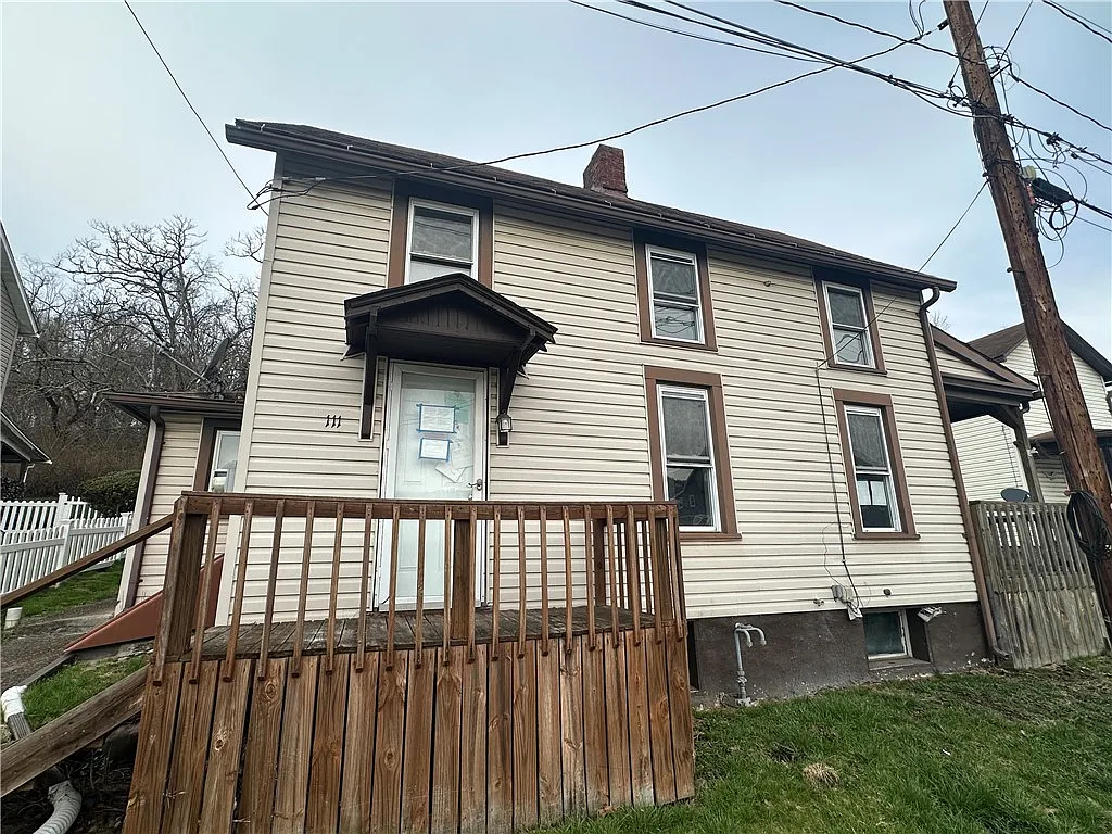 111 Center St photo 1