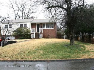 183 Lakeshore Dr, Oakland, NJ 07436