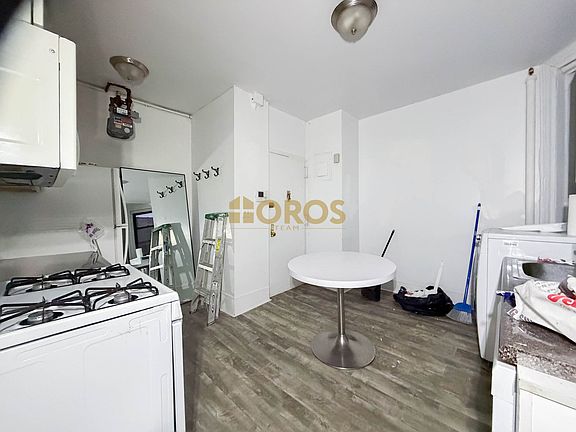 2nd image of 26 Grand St APT 21