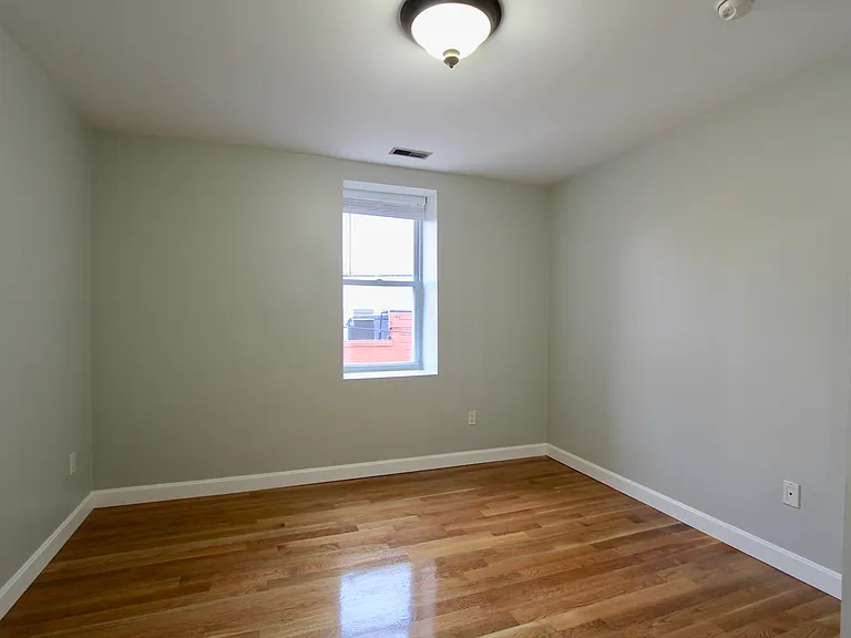 150 Acorn St #A — Photo 4