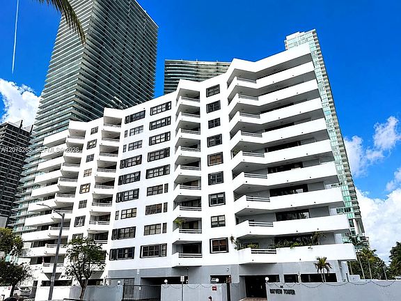 2nd image of 555 NE 30th St #40