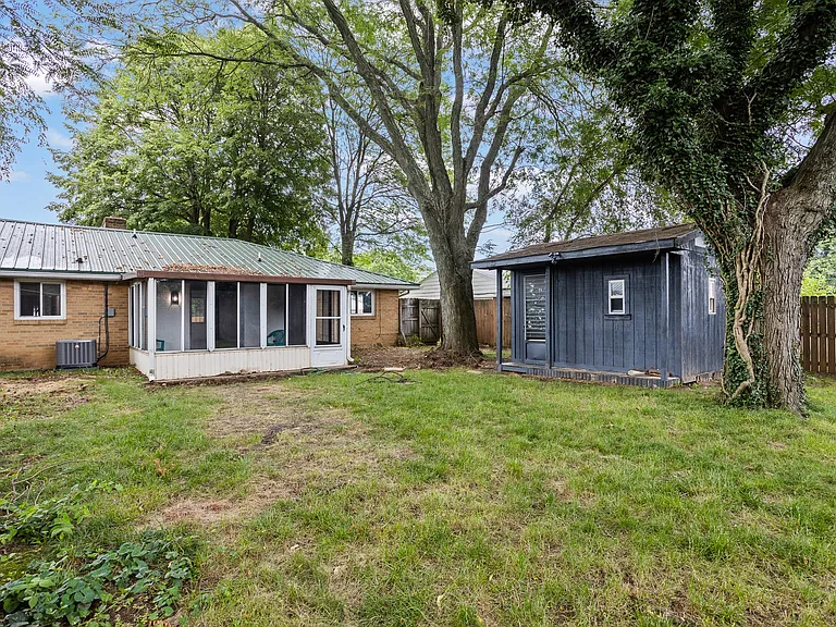 406 Heather St — Photo 32
