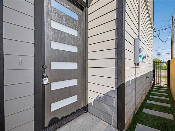 4th image of 4117 Yale St