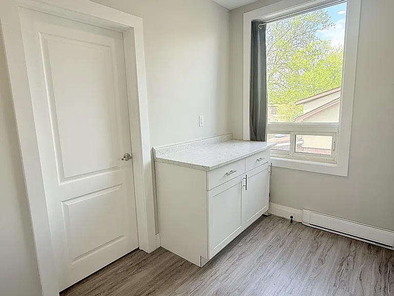 1495 Gladstone Ave #302 — Photo 8