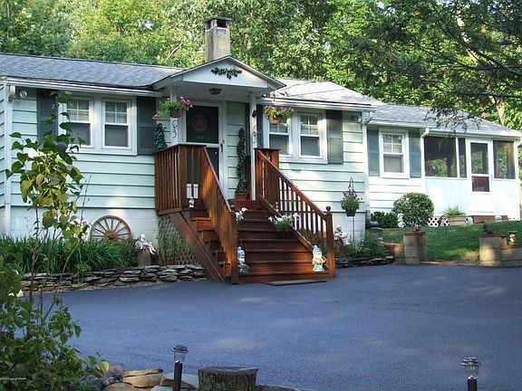 2nd image of 3488 Farview Dr