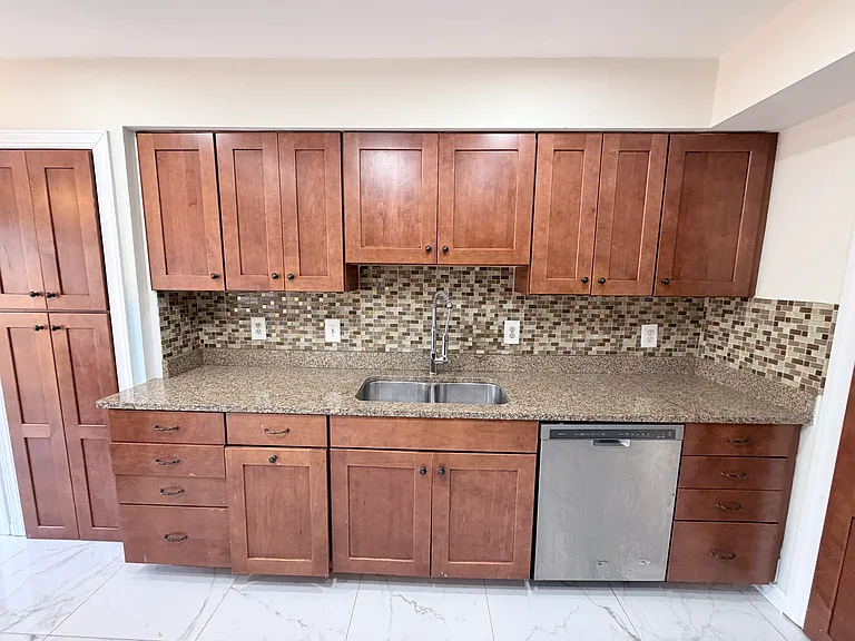 5900 Parenham Way — Photo 6