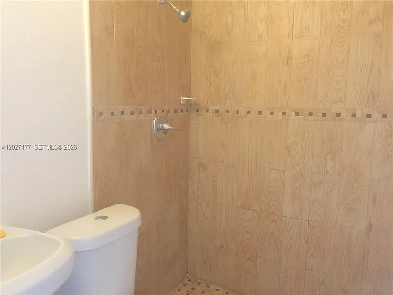 3300 SW 32nd Ave — Photo 10