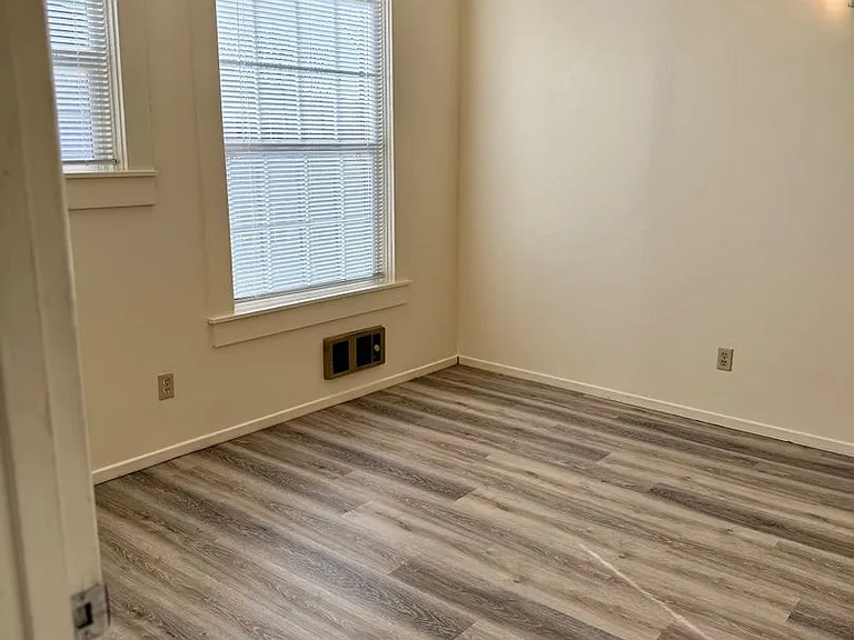 2404 N Vancouver Ave — Photo 19