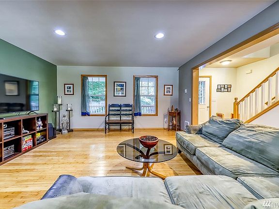 5th image of 37028 Cypress Dr NE
