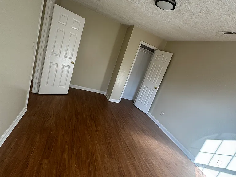 1032 W College Ext — Photo 5