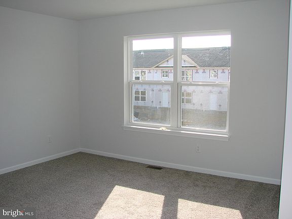 4th image of 130 Delano Dr