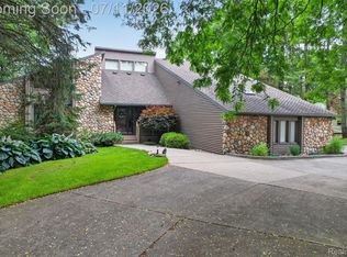 7772 Athlone Dr, Brighton, MI 48116